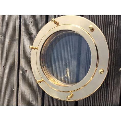 hublot fixe bateau